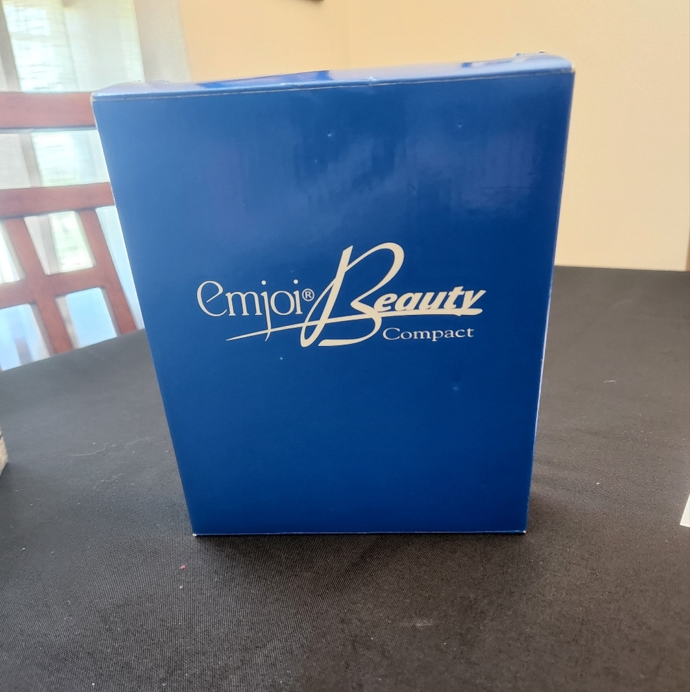 Emjoi Beauty Compact